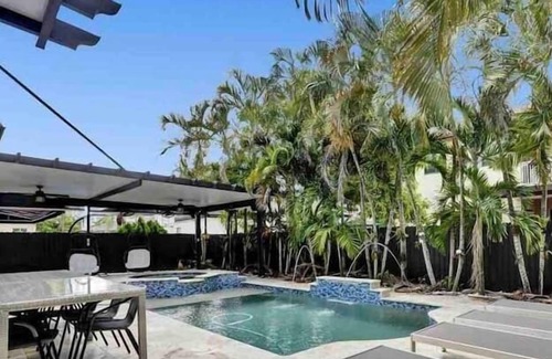 Miami Lakes Apartment | 6 Bedroom 682726 by Houzlet