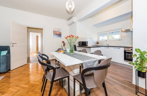 Bilice House | 6 bedroom amazing home in Bilice
