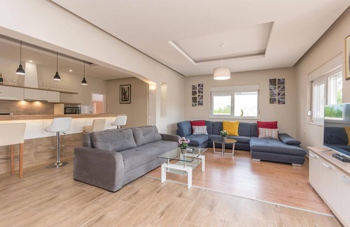 Bilisane House | 6 bedroom awesome home in Bilisane