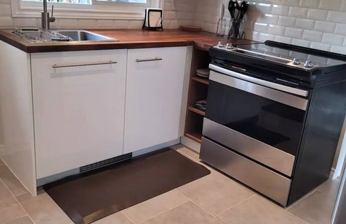 Abbotsford House | 6 Bedroom Historic DowntownOasis