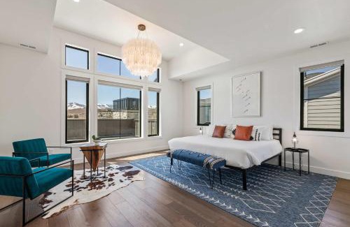 Park City House | 6-Bedroom House, Sleeps 25, Tesla Friendly, New Build Near PCMR, Rooftop Spa