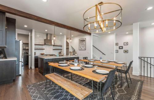 Park City House | 6-Bedroom House, Sleeps 25, Tesla Friendly, New Build Near PCMR, Rooftop Spa