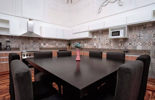 El Centro House | 6 Bedroom Palace with Rooftop terrace, jaquzzi, and grill