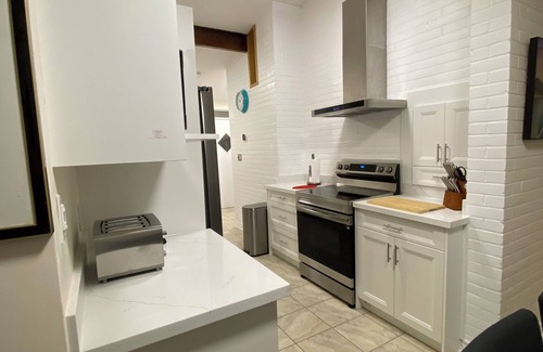 Mineola House | 6 Bedroom Ranch Bungalow in Port Credit.