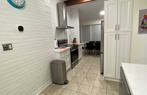 Mineola House | 6 Bedroom Ranch Bungalow in Port Credit.