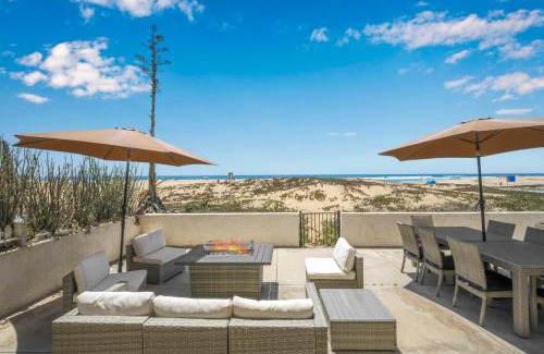 Santa Ana Heights House | 6 Bedroom Remodeled Home on the Oceanfront