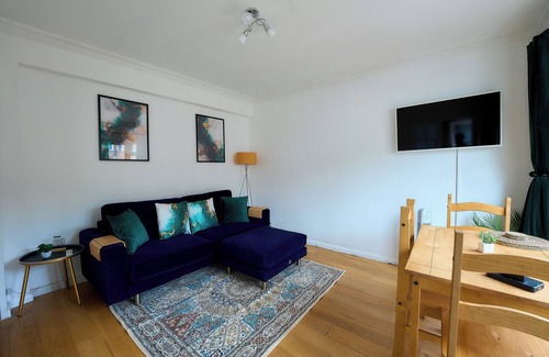 Slough House | 6 bedroom Town House in Slough Central