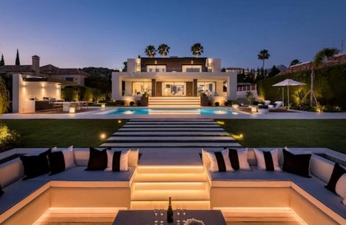 Nueva Andalucia Villa | 6 bedroom villa with cinema room and pool.