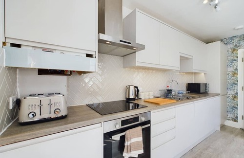Kemptown Apartment | 6 Beds | Contractors | Kemptown | Sleeps 8