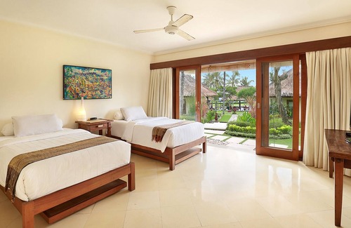 Cemagi Villa | 6 BR Beachfront Private Villas Cemagi
