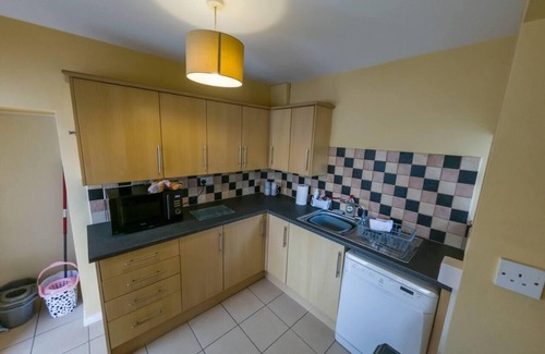 Newton Apartment | 6 Guests-Free Public Parking-5 Min to Beach
