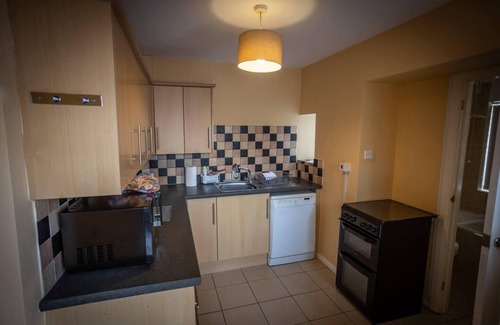 Newton Apartment | 6 Guests-Free Public Parking-5 Min to Beach