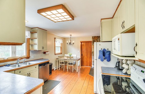 Adamsville House | 6 Mi to Beach: Family Home in Little Compton!