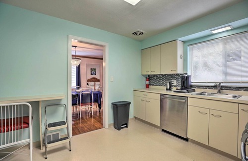 Squirrel Hill House | 6 Mi to Dtwn: Pittsburgh Townhome w/Porch