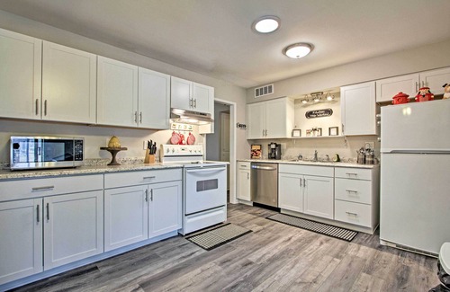 Sun City House | 6 Mi to State Farm Stadium: WFH-Friendly Home!