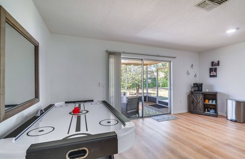 Spring Hill House | 6 Mi to Weeki Wachee Springs: Family Getaway