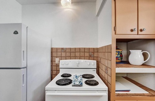 Lauderdale-by-the-Sea Villa | 6 min walk to the beach and shopping. Private backyard!