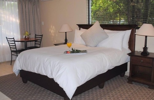 Woodmead Bed & Breakfast | 6 on Morris Guest Lodge