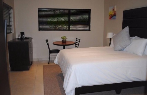 Woodmead Bed & Breakfast | 6 on Morris Guest Lodge