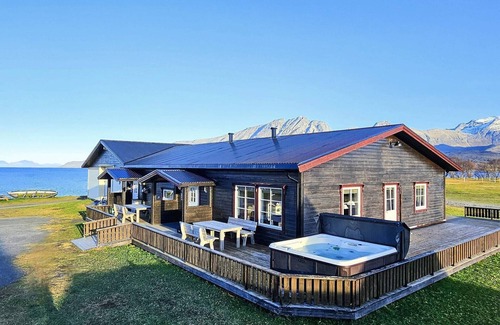 Ibestad House | 6 person holiday home in Hamnvik