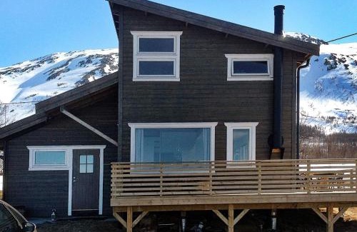 Lyngen House | 6 person holiday home in Nord-Lenangen