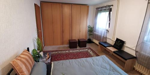 Kassel Apartment | 6 Raum Komfort Ferien Wohnung mit privater Küche, Badezimmer und WC, plus Gratis Frühstück, Getränke, WiFi und Parkplatz, Top Lage in Kassel, mit Garten, so privat wie zu Hause
