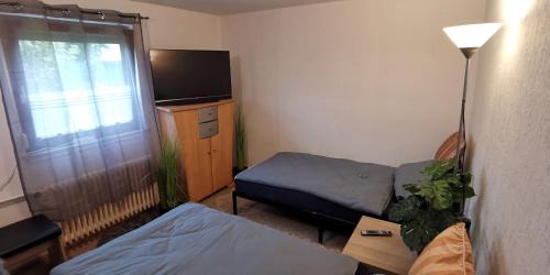 Kassel Apartment | 6 Raum Komfort Ferien Wohnung mit privater Küche, Badezimmer und WC, plus Gratis Frühstück, Getränke, WiFi und Parkplatz, Top Lage in Kassel, mit Garten, so privat wie zu Hause
