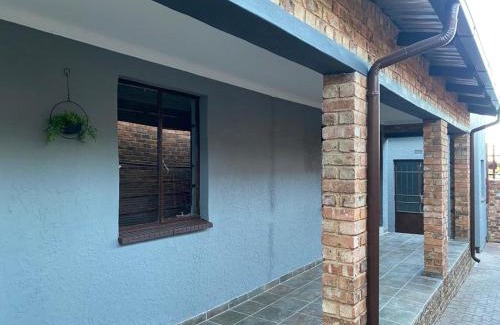Bezuidenhout Valley Apartment | 6 the Curve Unit 4