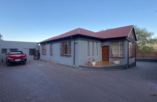 Bezuidenhout Valley Apartment | 6 the Curve Unit 4