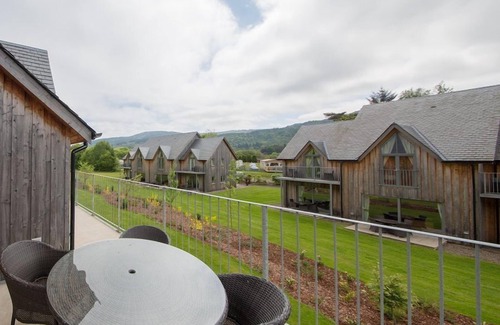 Kenmore Cottage | 6 The Gallops - Upstairs No Pets - sleeps 4 guests in 2 bedrooms
