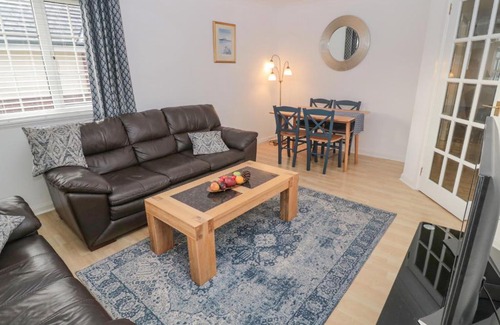 Embleton House | 6 Westview