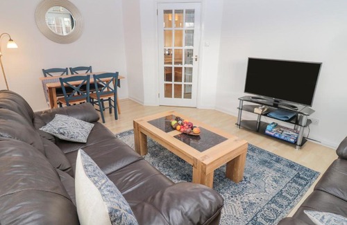 Embleton House | 6 Westview