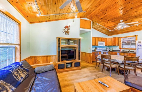 Bryson City Cabin | 6 Wolf Den -3 Bedroom