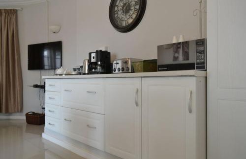 Woodmead House | 6 Woodmead Suites