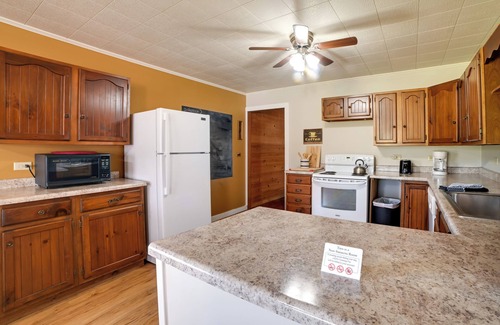 Hardin County House | 60-Acre Retreat: 5 Mins to Garden of the Gods