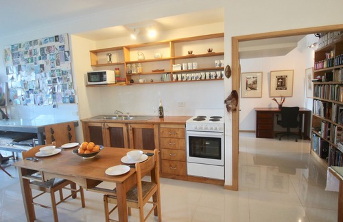 Kiama Apartment | 60 sq meters of totally private studio gallery space.