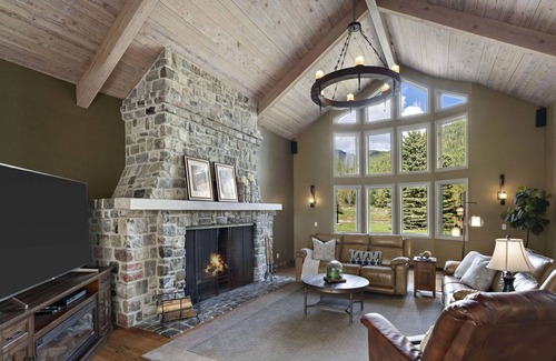 Kalispell House | 6000 Sqft Gated Estate on 21 acres