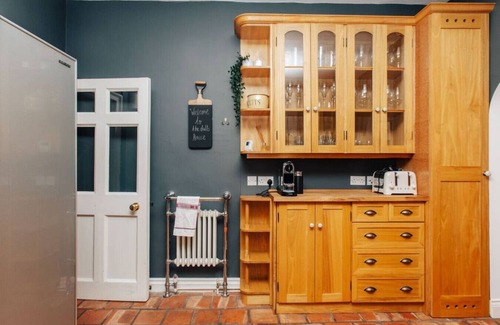 Henley-on-Thames Villa | 63a bell street · Dolls House - Luxury Townhouse