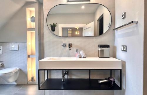 Geisenkopf Apartment | 65qm Luxus Apartment mit Whirlpool Saarbrücken Uni Nähe
