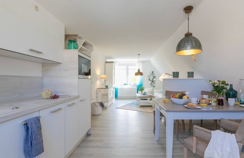Wieck auf dem Darss Apartment | 65sqm vacation apartment under thatched roof with 2 bedrooms. Dogs welcome!