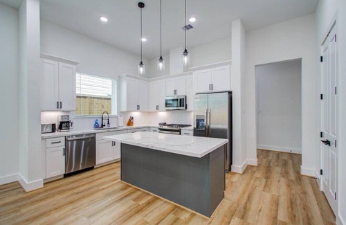 Riverside Terrace House | 6732 Peerless St Houston TX