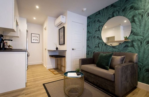 Little Italy Apartment | 6768 - 303 · Studio Palms Steps from Jean Talon Market Full Bath by Den Stays