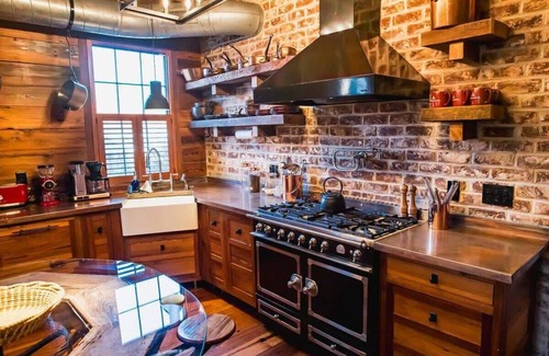 Cannonborough Elliotborough Apartment | 68C · Charlestonian Proprietor's Penthouse