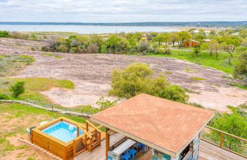 Buchanan Dam House | 6bed 4bath 3 acres with 18i0 degree views pool firepit