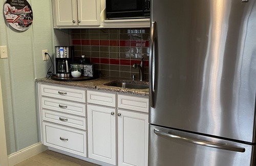 Reed Creek House | 6BR/4.5BA lakefront house with private dock - sleeps 14+