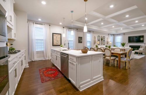 Lewes House | 6BR/4.5BA, Sleeps 14, Dog Friendly