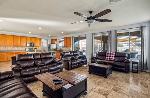 Missouri Ranch House | 6BR 5BA, Huge canopy, Pool Spa, indoor, outdoor games, pickleball, MUCH MORE!