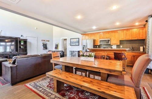 Hunter House | 6BR/7bath Luxury home Hot Tub in Hunter Catskills