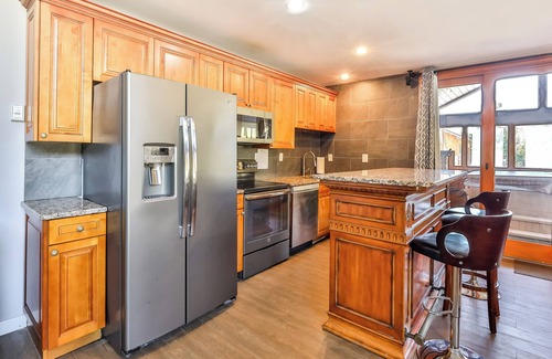 Hunter House | 6BR/7bath Luxury home Hot Tub in Hunter Catskills