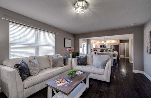 Hamilton House | 6BR Home w/Pool - Spooky Nook/MiamiU/KingsIsland